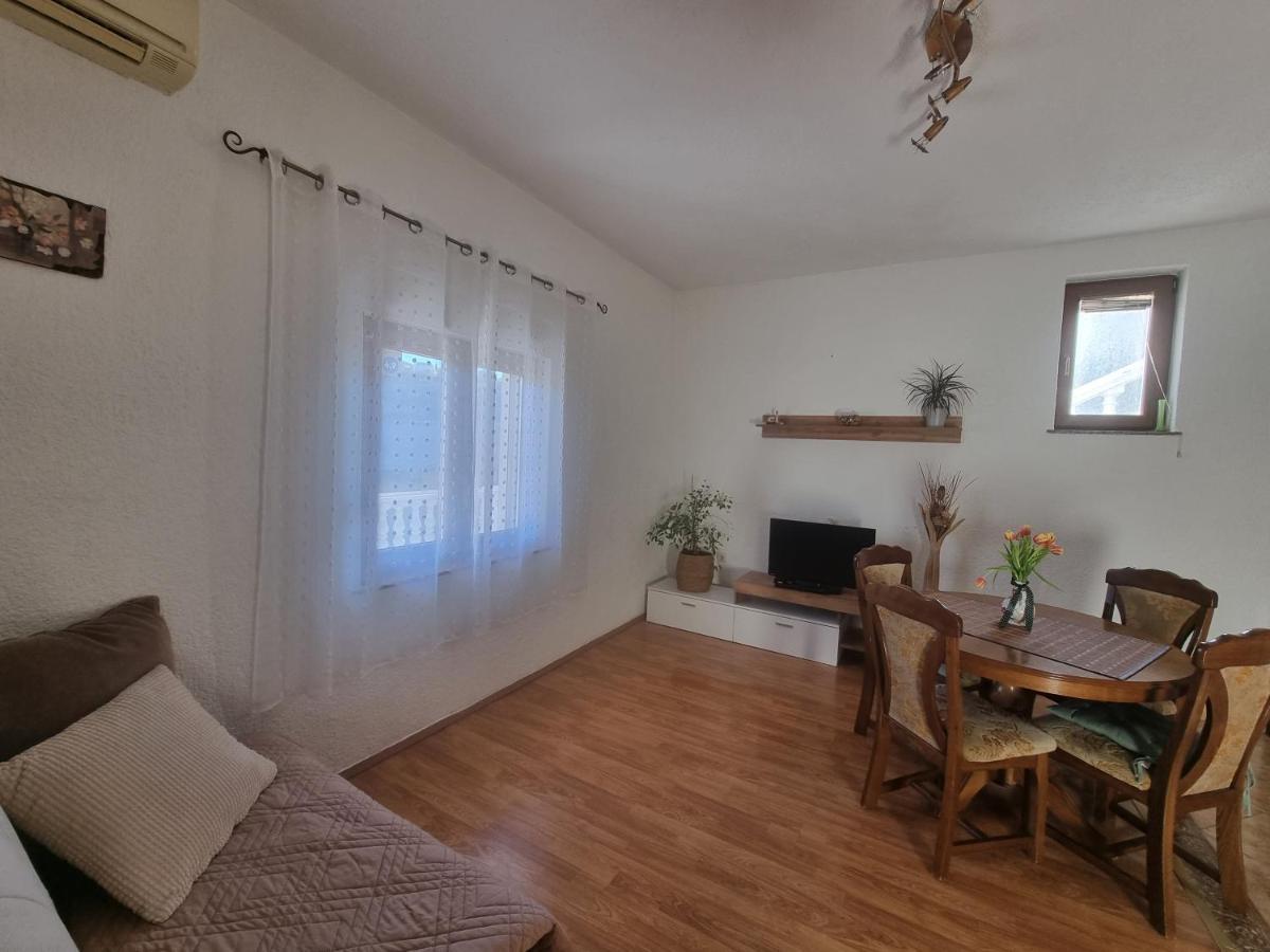 Apartment Niko Senj  Buitenkant foto